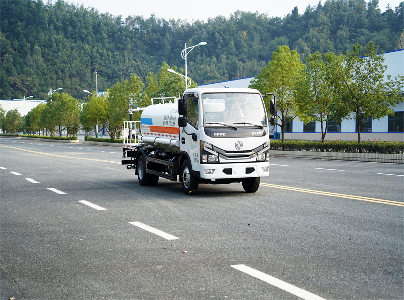 东风股份D6洒水车 5方（燃油车）