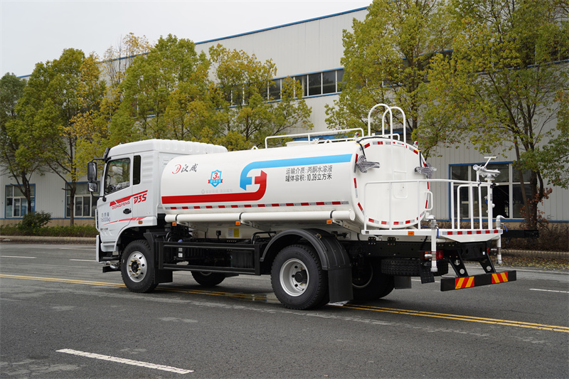【汉成牌】东风新汽D3S-180马力洒水车 13方（燃油车）