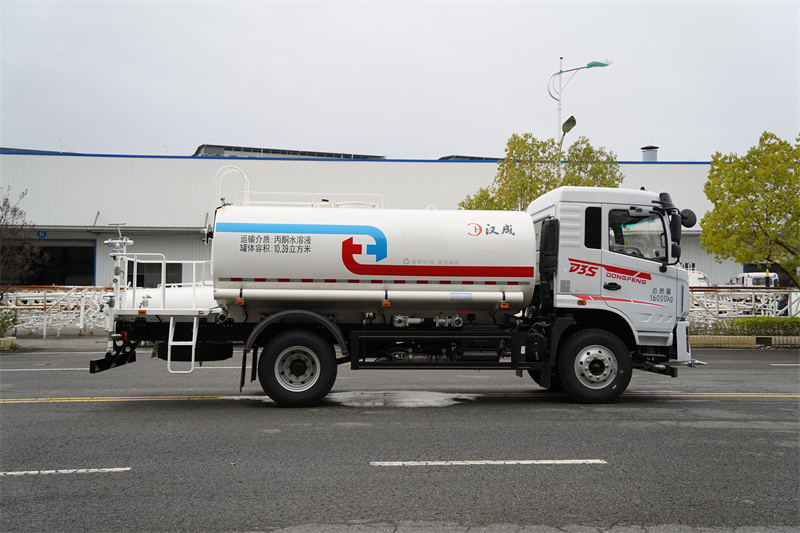 【汉成牌】东风新汽D3S-180马力洒水车 13方（燃油车）
