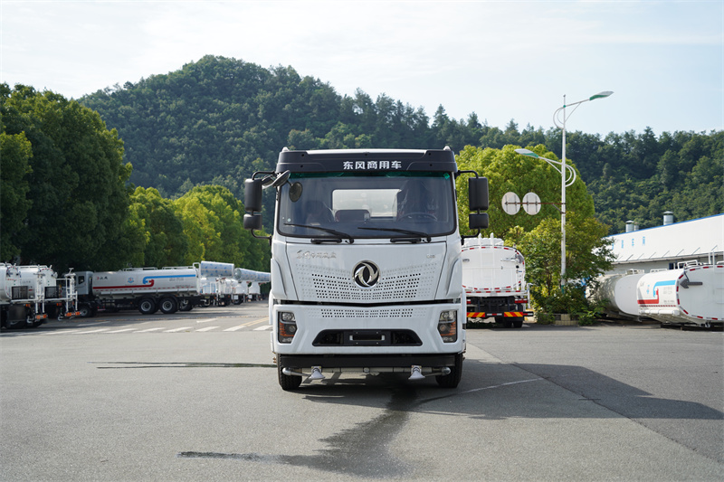 【汉成牌】东风新汽D3S-245马力洒水车 16方（燃油车）
