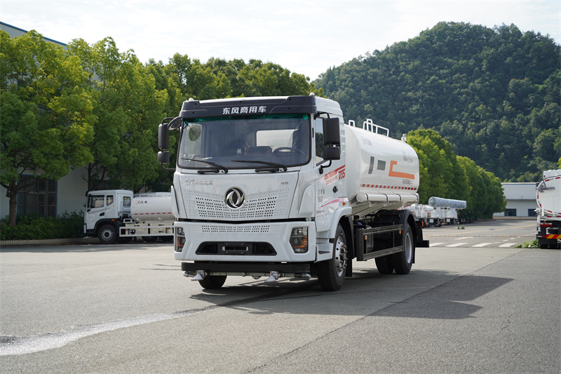 【汉成牌】东风新汽D3S-245马力洒水车 16方（燃油车）