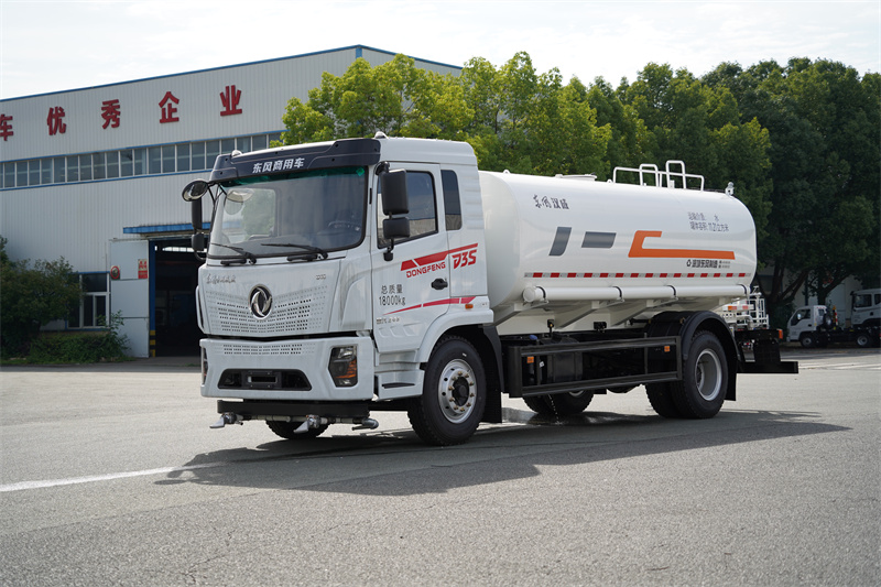 【汉成牌】东风新汽D3S-245马力洒水车 16方（燃油车）