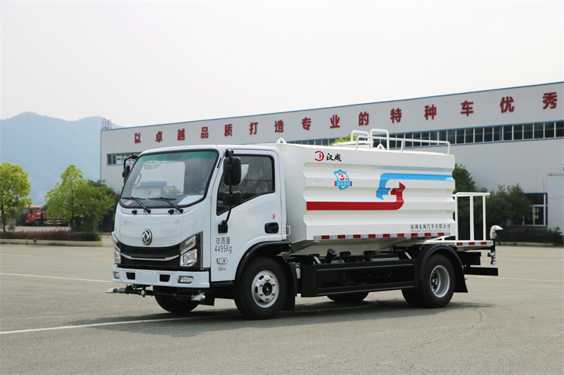 【汉成牌】东风华神V3-142马力蓝牌洒水车 7方（燃油车）