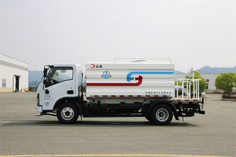 【汉成牌】东风华神V3-142马力蓝牌洒水车 7方（燃油车）