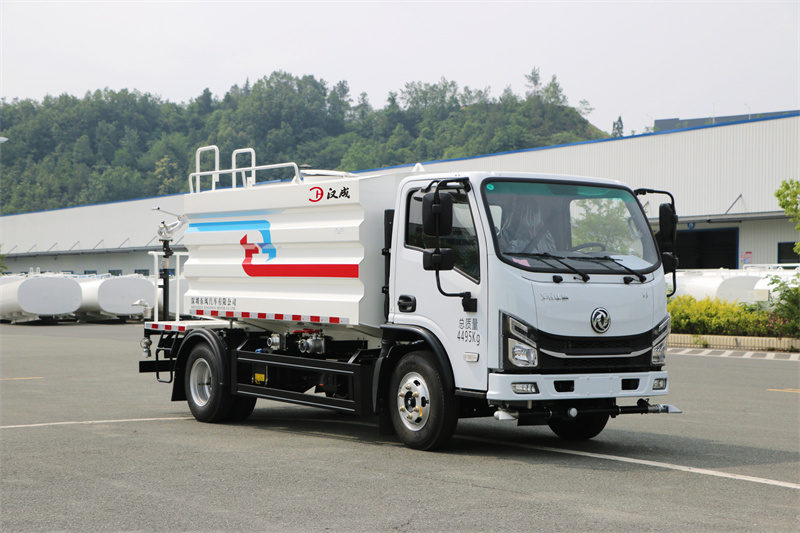 【汉成牌】东风华神V3-142马力蓝牌洒水车 7方（燃油车）